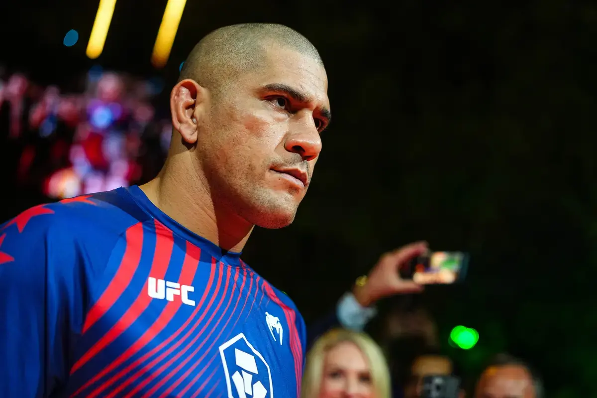 Alex Pereira Warns Paulo Costa Over UFC Title Shot