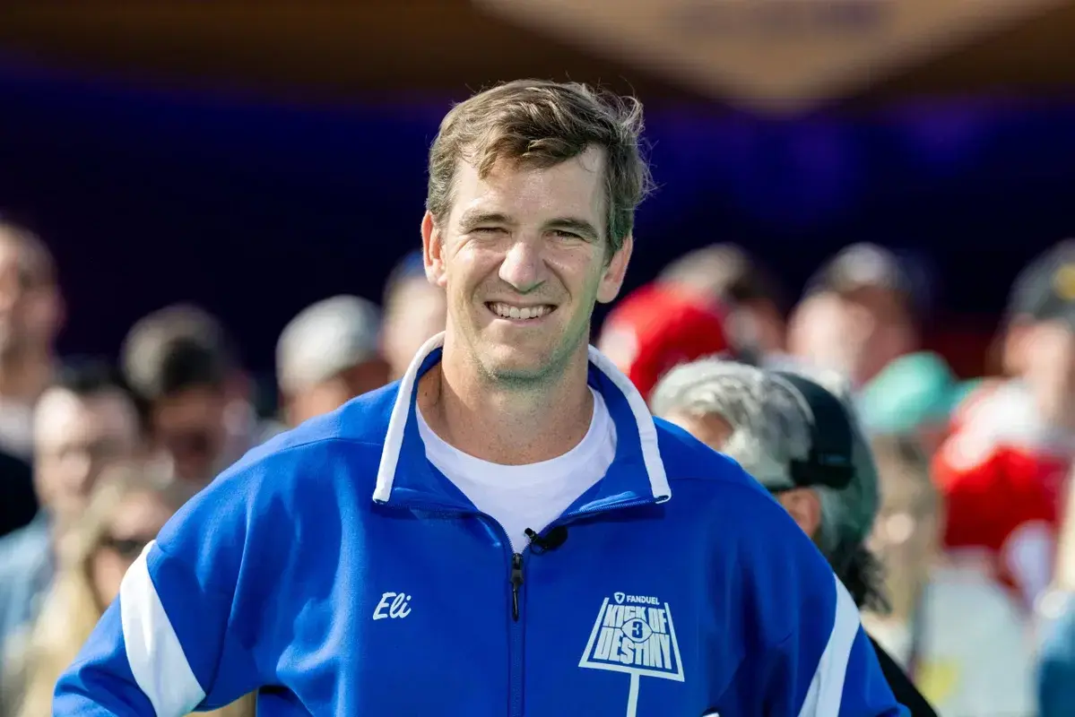 Eli Manning Pranks PGA Tour Players at FedEx St. Jude Championship