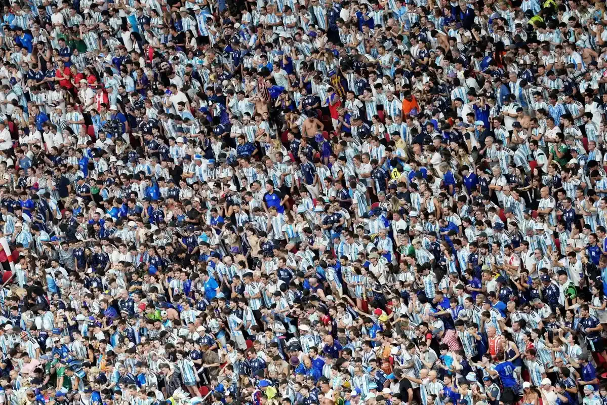 England Fans Face Hostile Environment at World Cup Match Against Argentina