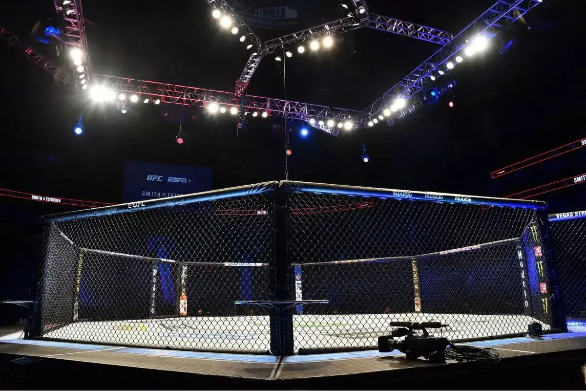Fighter Rushed to Hospital After Severe Mouth Injury at UFC 330 in Philadelphia