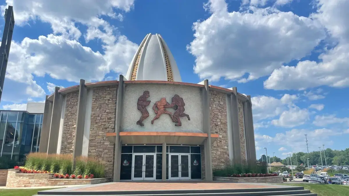 Five Legends to Enter Pro Football Hall of Fame