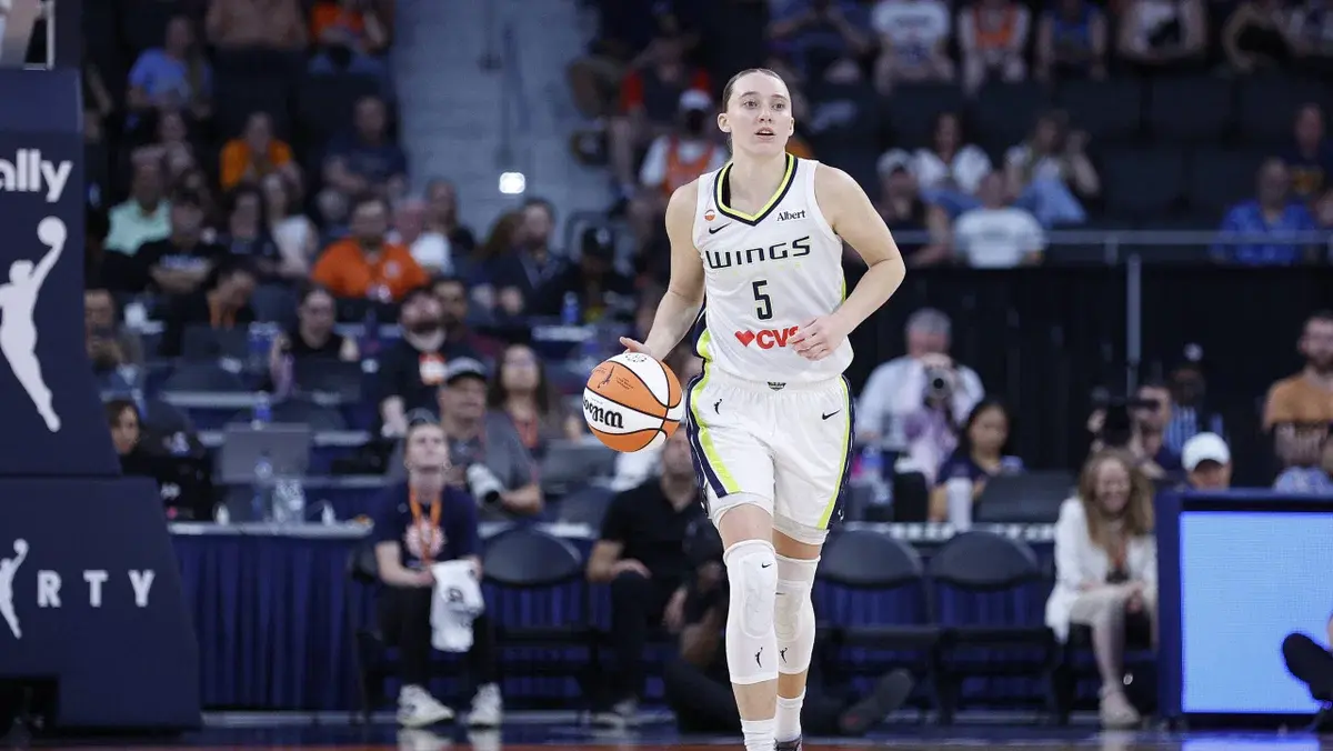 Geno Auriemma warns Jose Fernandez about managing Paige Bueckers