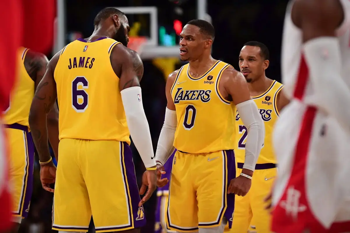 Lakers Experiment Ends in Disarray