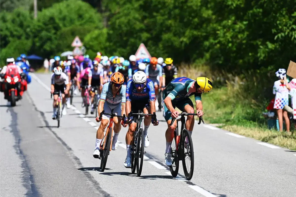 Mads Pedersen's Green Jersey Under Threat at Tour de France