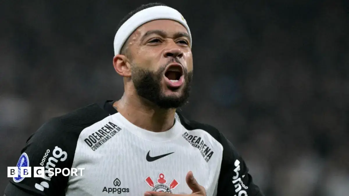 Memphis Depay Takes Pay Cut to Remain with Corinthians