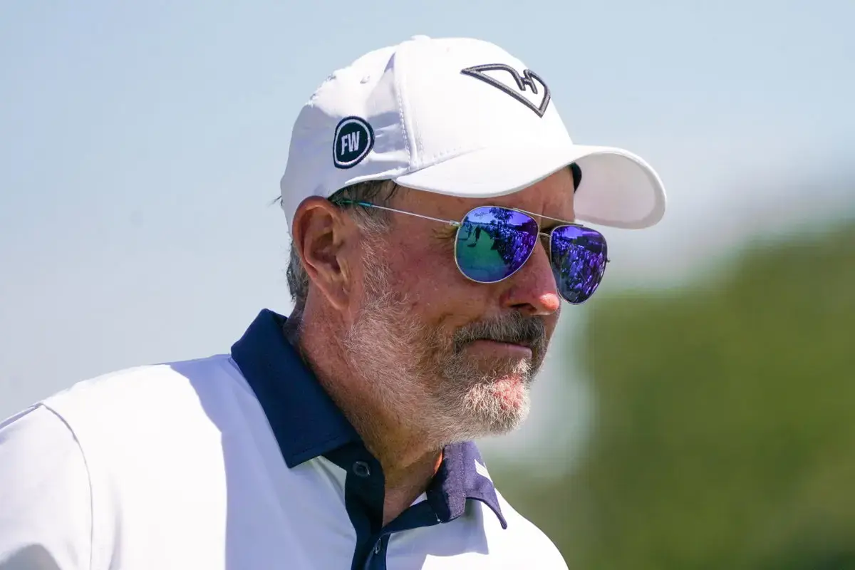 Phil Mickelson's Major Exile Deepens