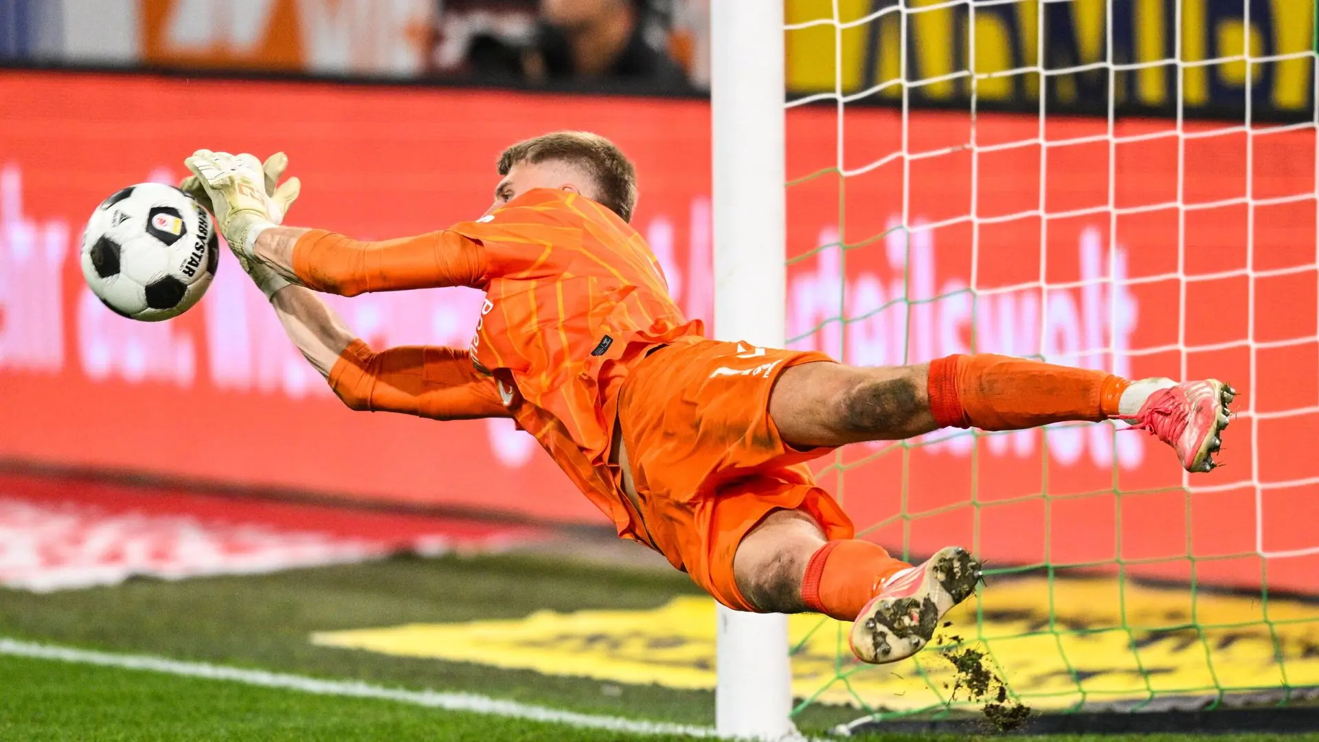 Reus saves two penalties as Hearts reach Conference League despite red card