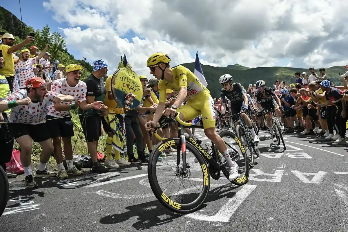 Tour de France Racers Face Unpredictable Mountain Stages in Massif Central