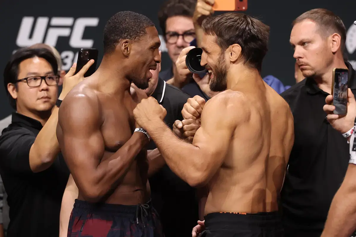 UFC 330: Mansur Abdul-Malik Battles Dustin Stoltzfus in Philadelphia Showdown