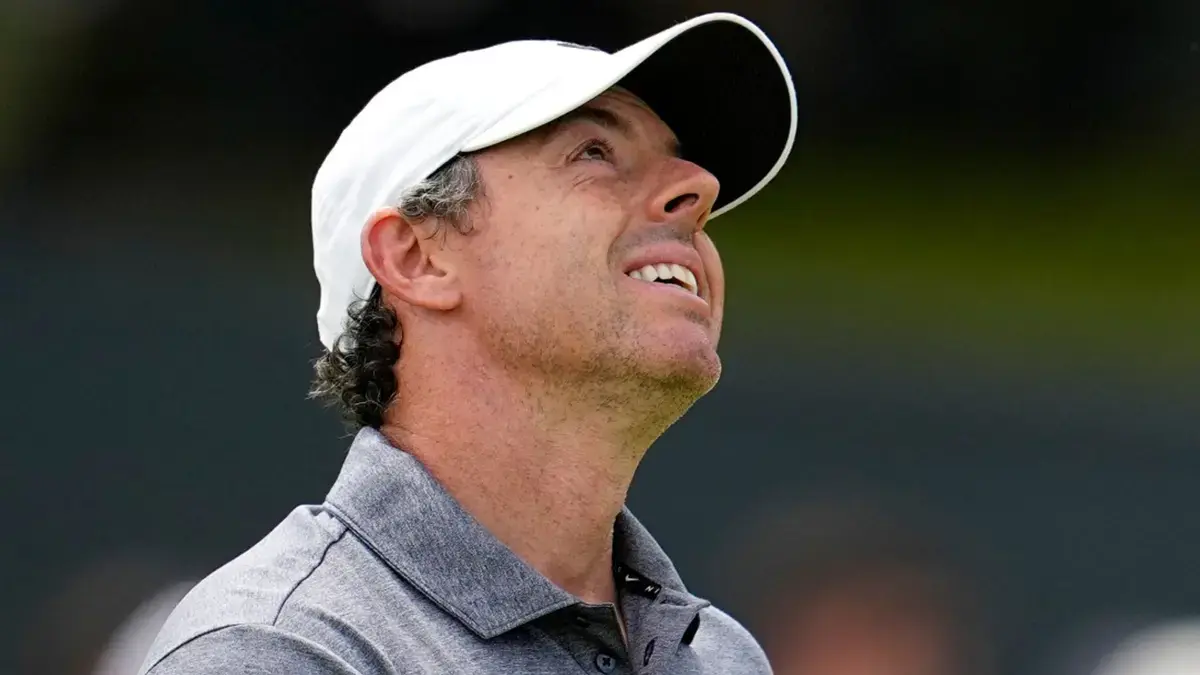 US Open: Clark Leads by Four as McIlroy Stumbles