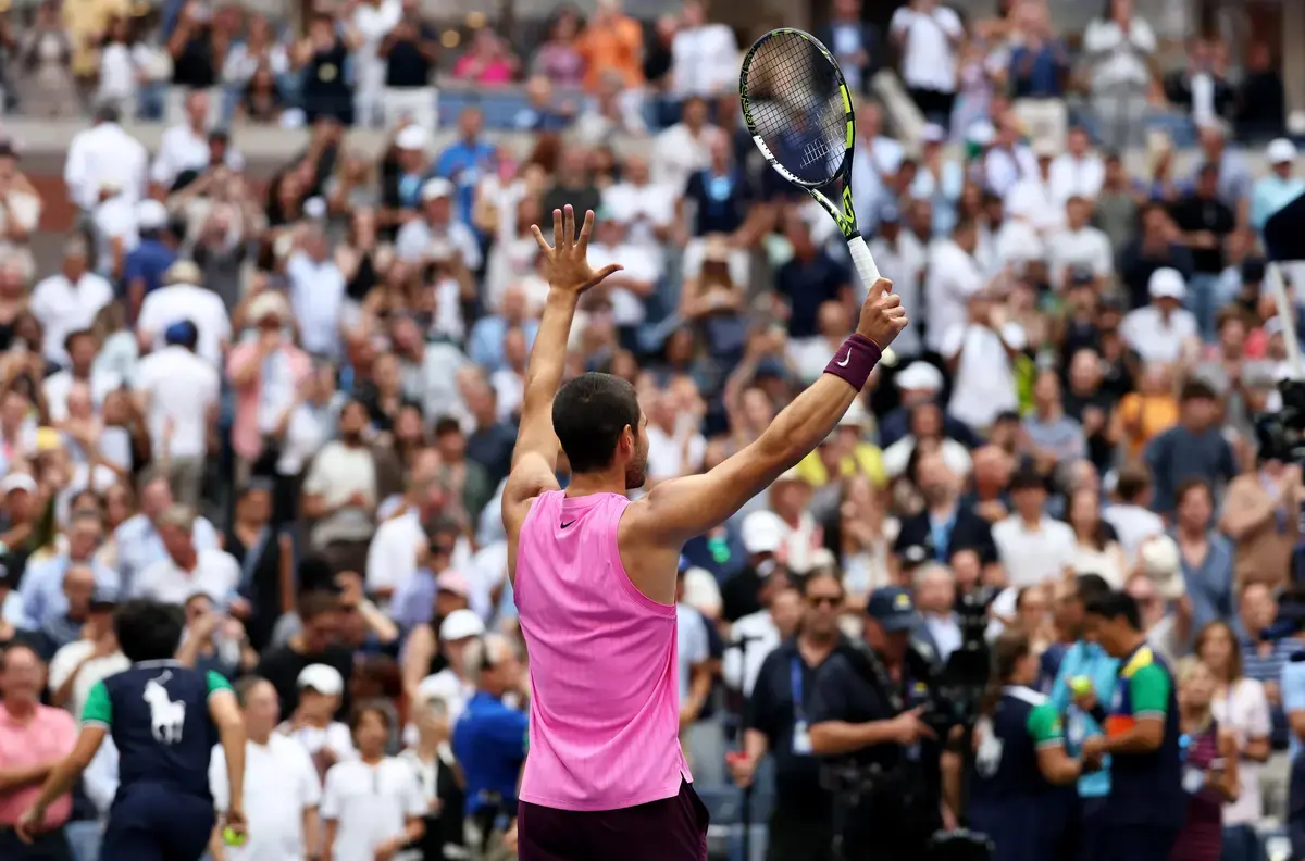 US Open Crowds Transform Tennis's Solitary Nature