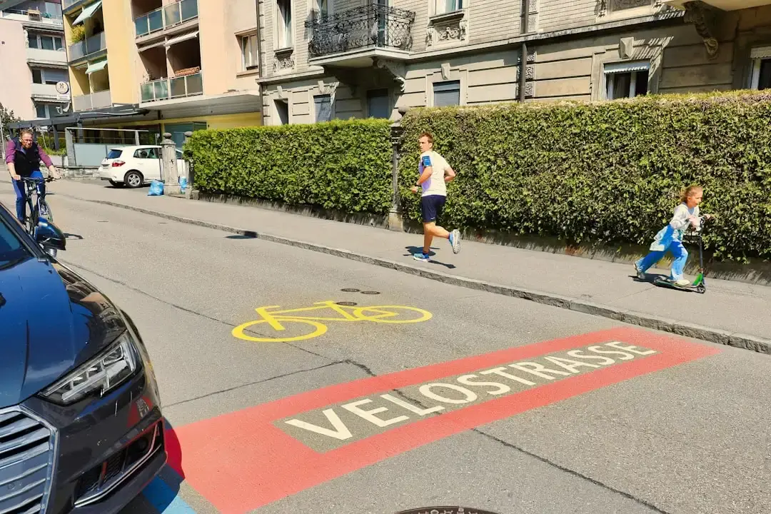 Velo De Ville Launches Innovative HUB-e E-Bike to Mark 60 Years of Cycling Excellence