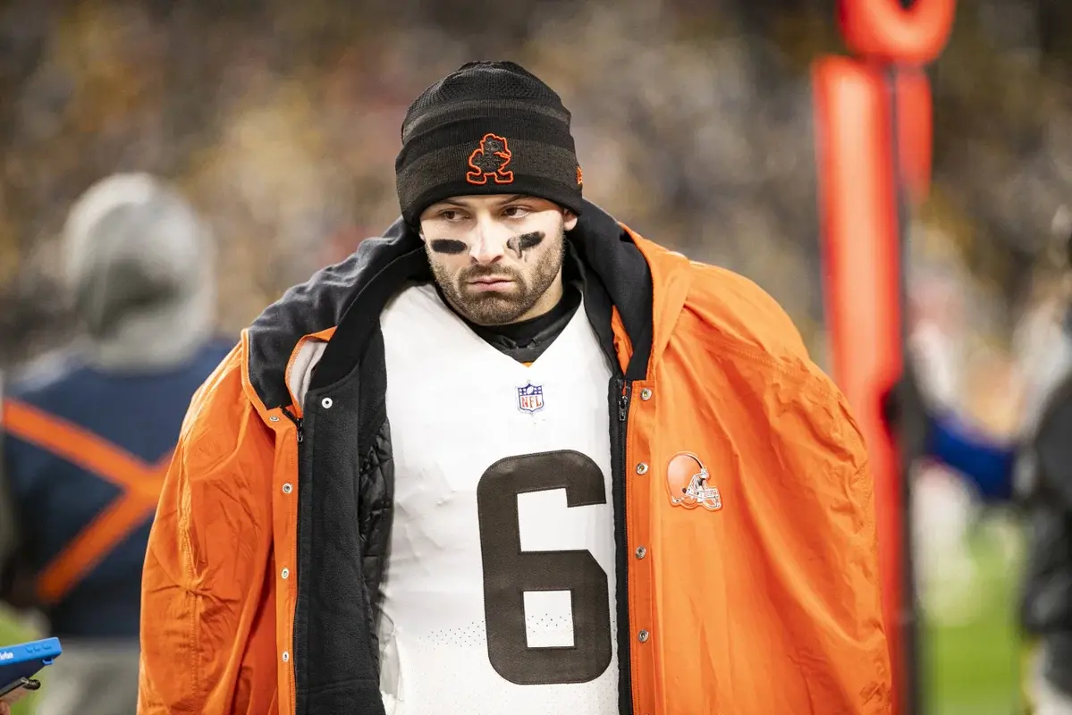 Baker Mayfield Forced to Wear Michigan Gear After Losing Bet to Todd Bowles