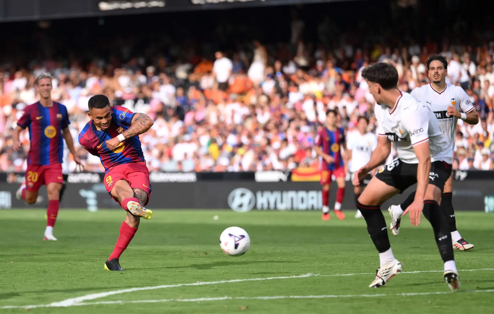 Gabriel Jesus Declares He’s Already in Love With Barcelona