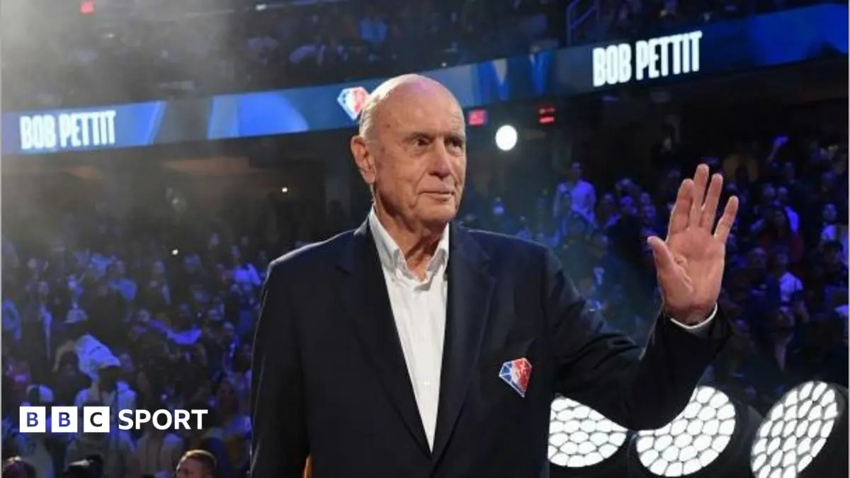 Hall of Famer Bob Pettit, NBA's First MVP, Dies at 93