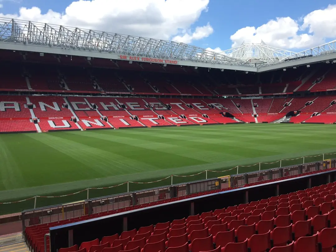 Man United star earns £100,000 weekly but struggles again
