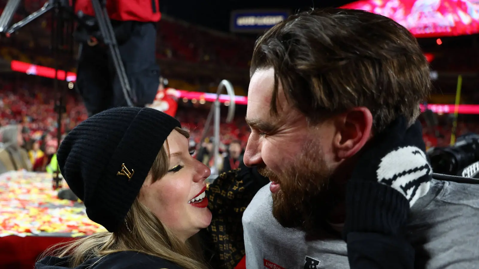 Travis Kelce and Taylor Swift Draw National Spotlight as Chiefs Prepare for 2026 Season Opener