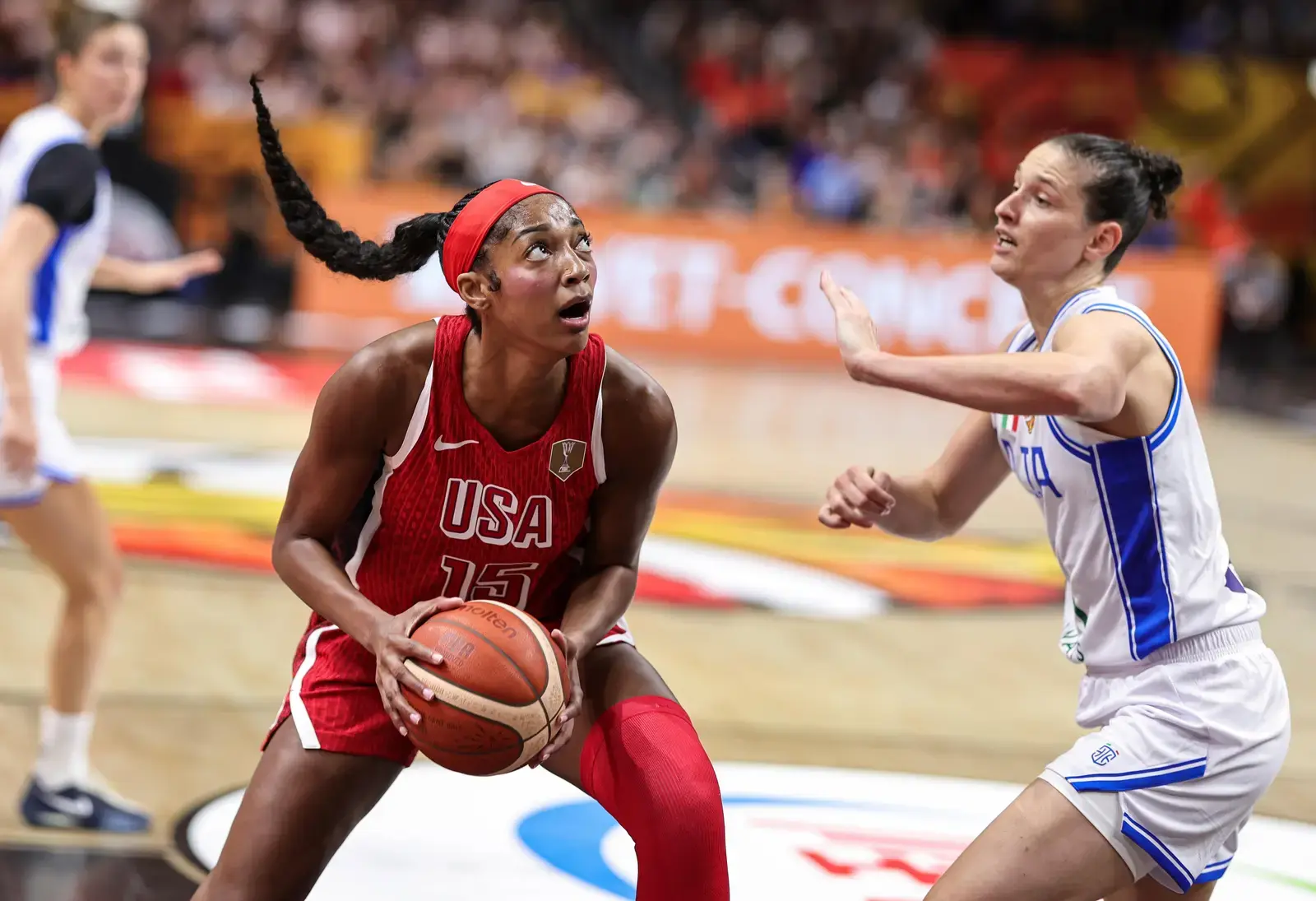 US Women’s Basketball Team Advances After Narrow Win Over Italy