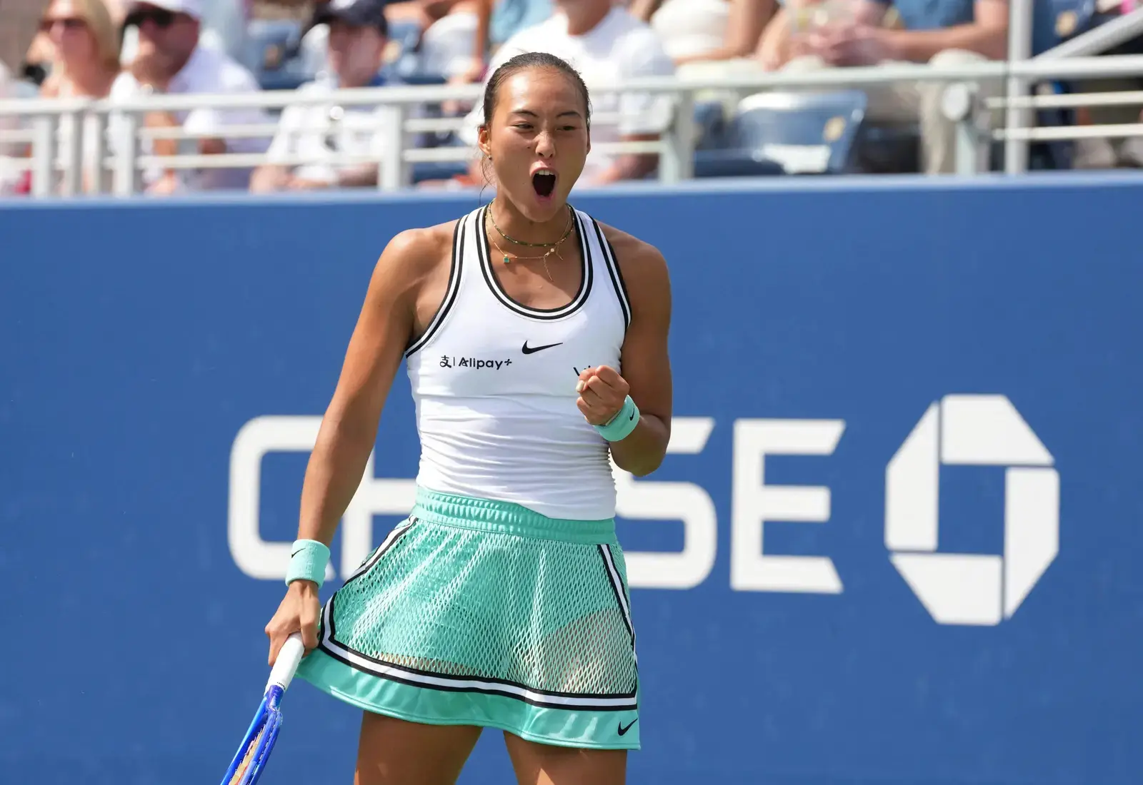 Zheng Clinches US Open Quarterfinal Spot Against Świątek