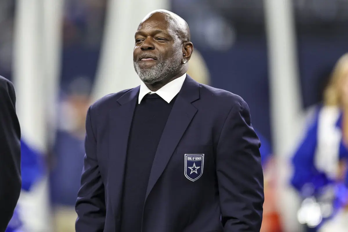 Emmitt Smith Defends Taylor Swift's Presence at Chiefs Games Amid Lip-Reading Debate